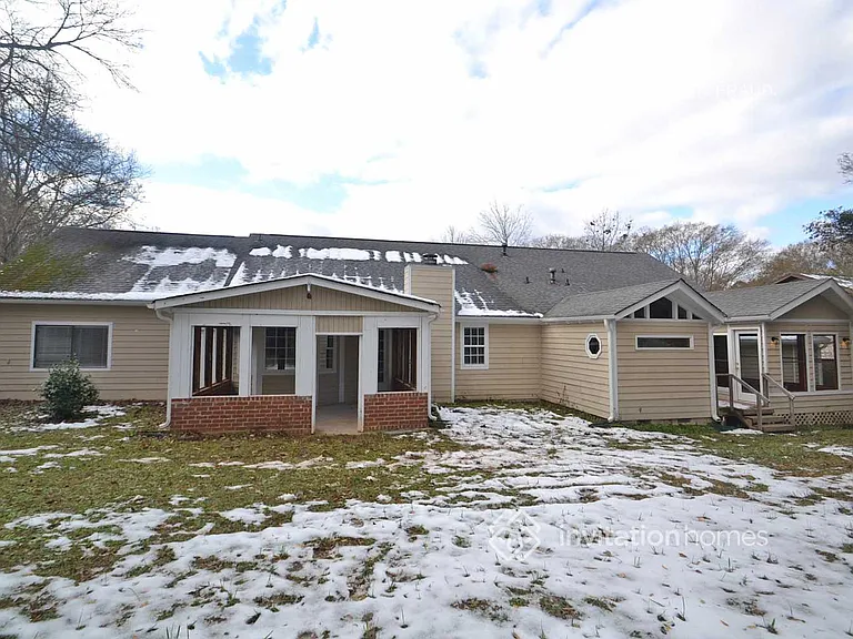 3921 Crestmoor Ct — Photo 9