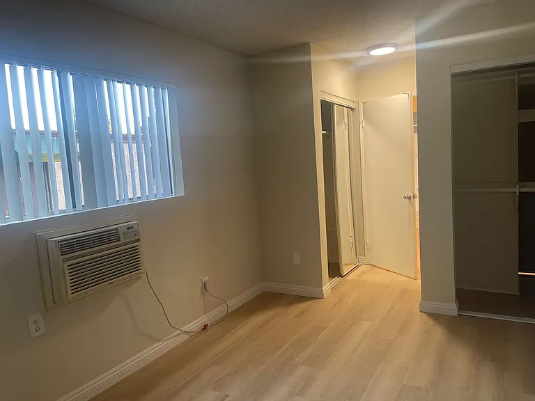 17900 Sherman Way — Photo 20