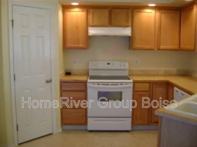 3927 N Kilberry Ave — Photo 4