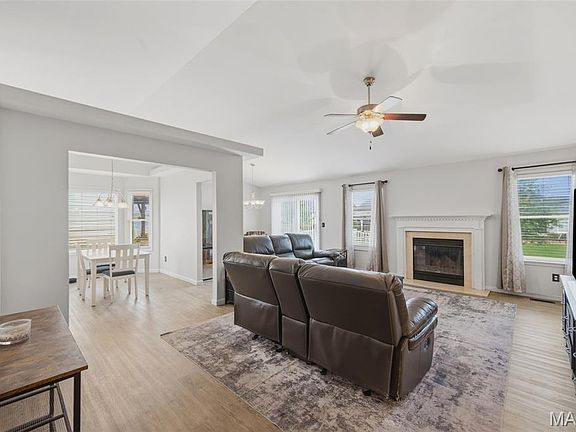5th image of 404 Shady River Dr
