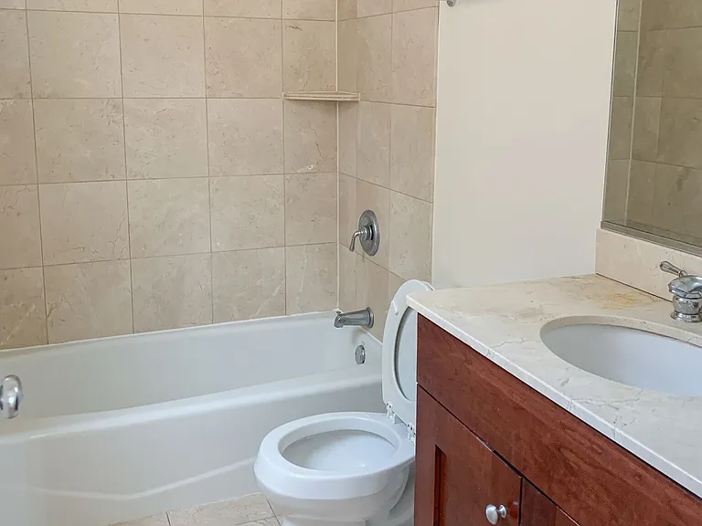 2925 N Southport Ave #4 — Photo 3
