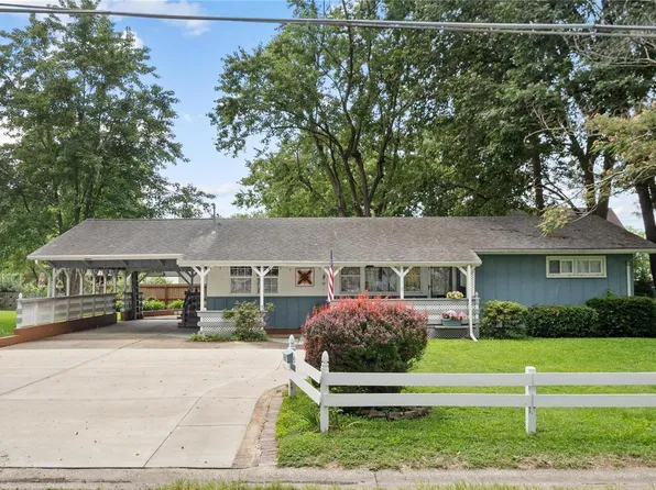 42 W Oak St, Mascoutah, IL 62258