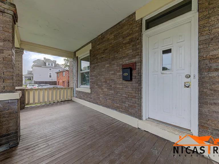 363 E 12th Ave — Photo 9