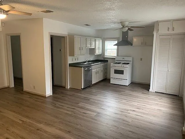 3927 Dexter Ave — Photo 4