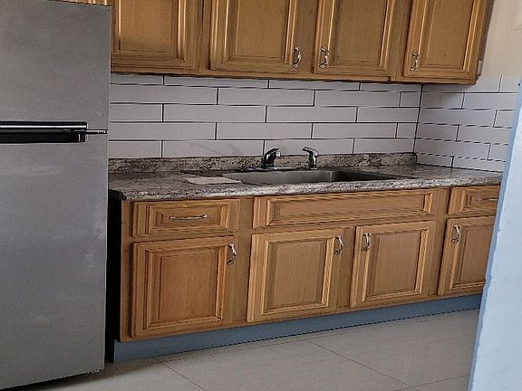 5th image of 3405 Avenue I #1