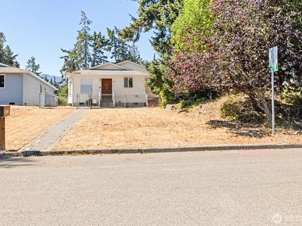 1206 W 15th Street, Port Angeles, WA 98363