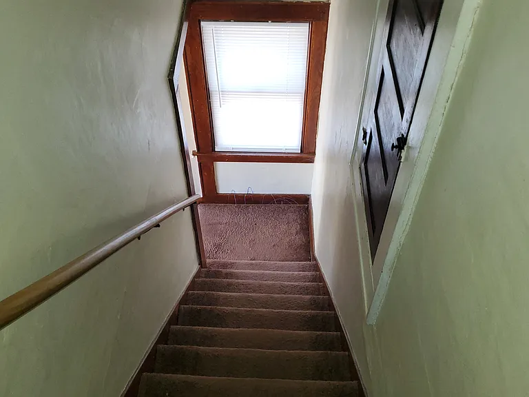 601 Lathrop St — Photo 5