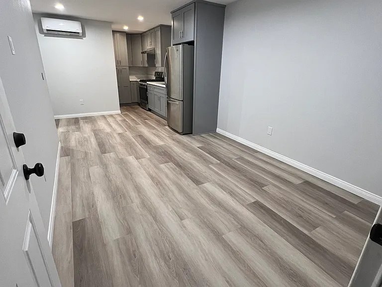 1301 Lakehurst St — Photo 4