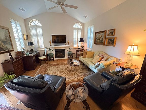 3rd image of 650 Abbey Glen Way