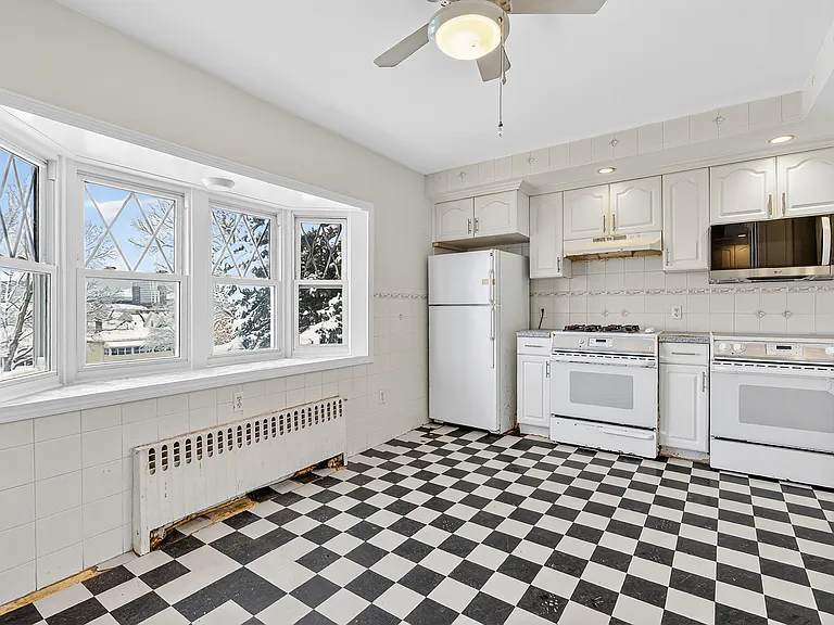 36 Mapleton St — Photo 3