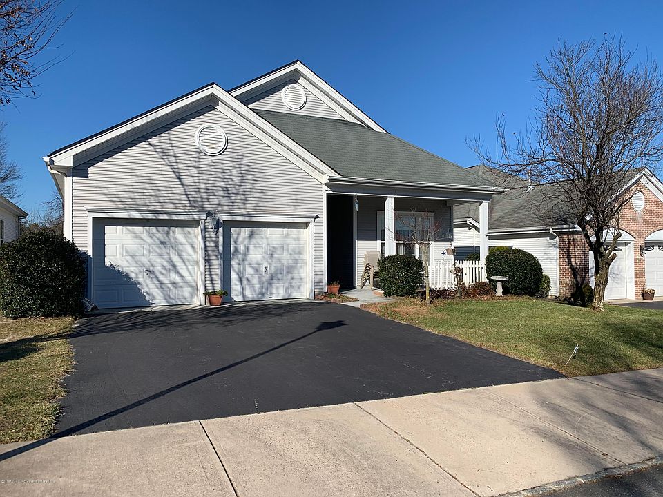 1st image of 15 Greensprings Dr