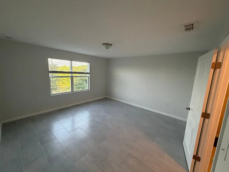 386 Madison Dr #MAIN — Photo 8