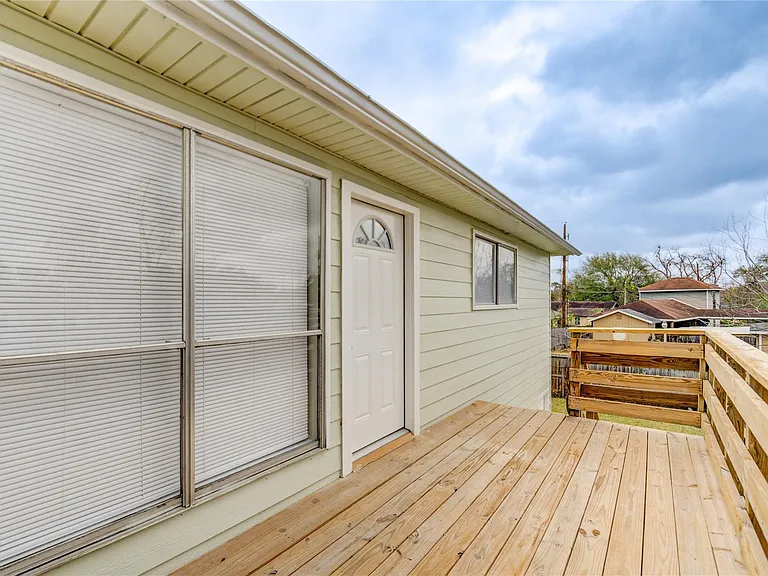 6603 1/2 Narcissus St — Photo 3