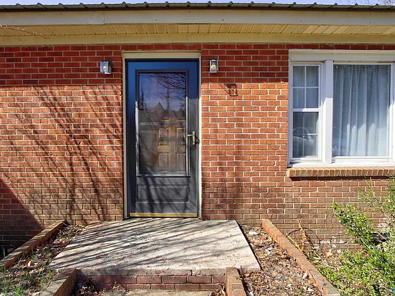 3rd image of 15277 Sanderson Rd