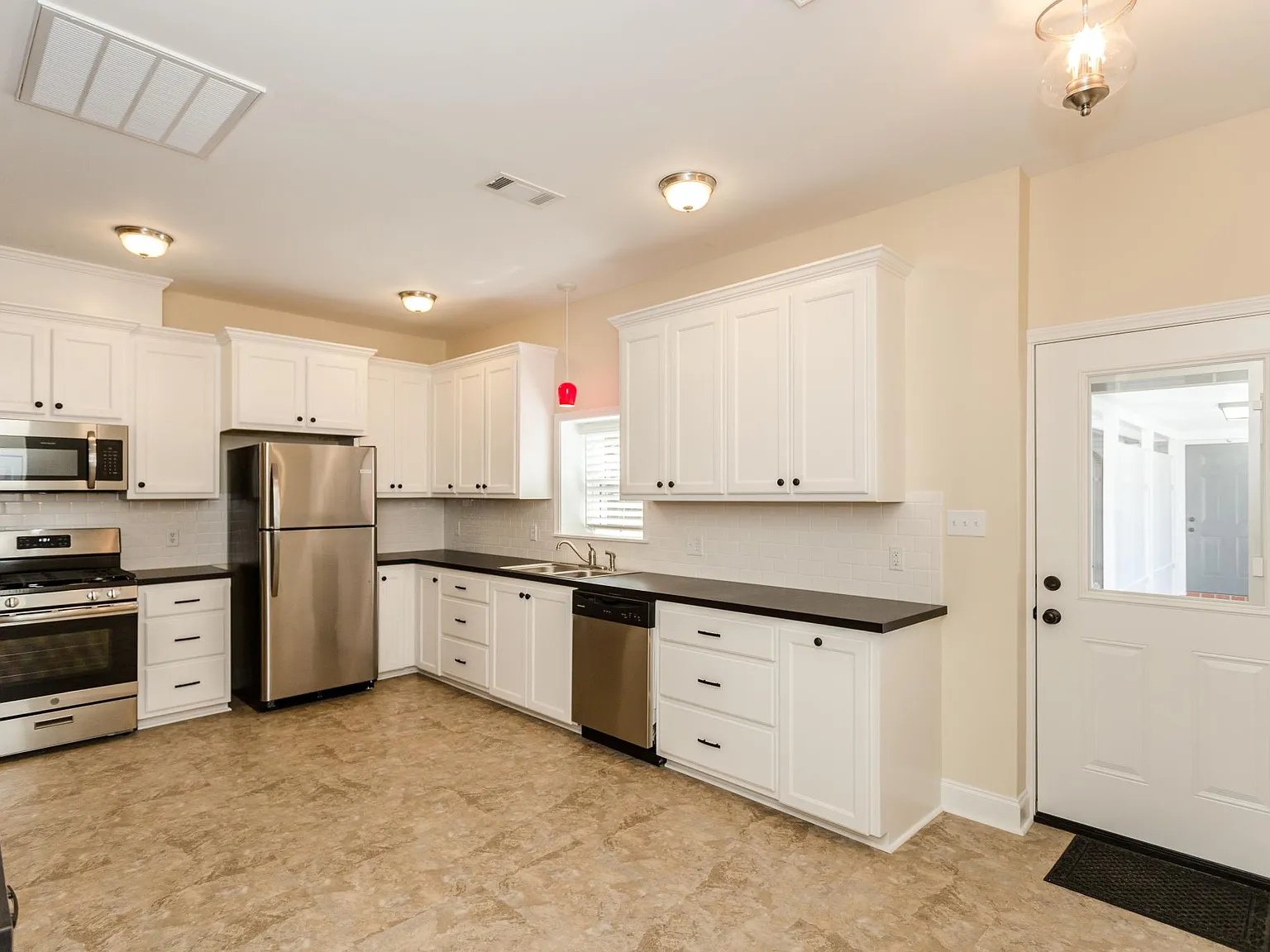 428 Courthouse St — Photo 3