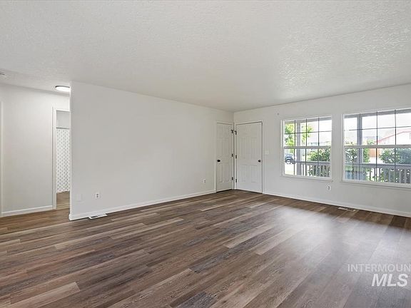 5th image of 609 Purple Sage Dr