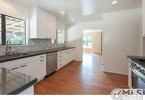 5th image of 4546 Matilija Ave