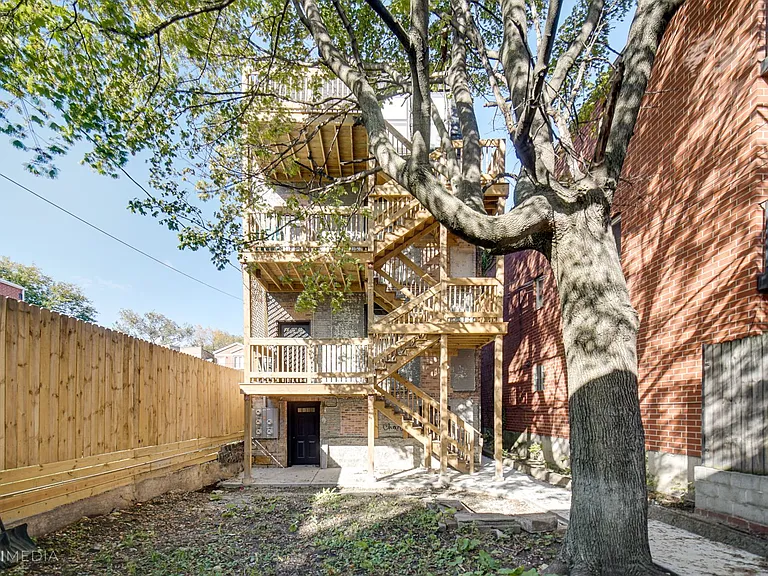 2735 W Polk St — Photo 15
