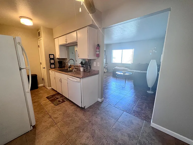 5105 E 2nd St #I — Photo 5