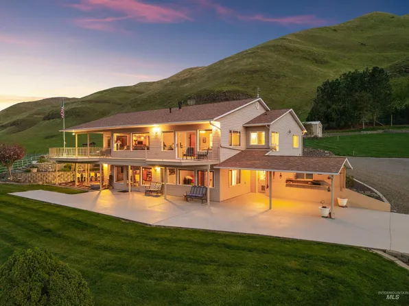 11056 Snake River Rd, Asotin, WA 99402