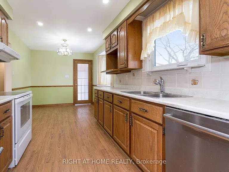 2035 Carleton Ct — Photo 18