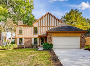 216 Split Oak Rd, Naperville, IL 60565