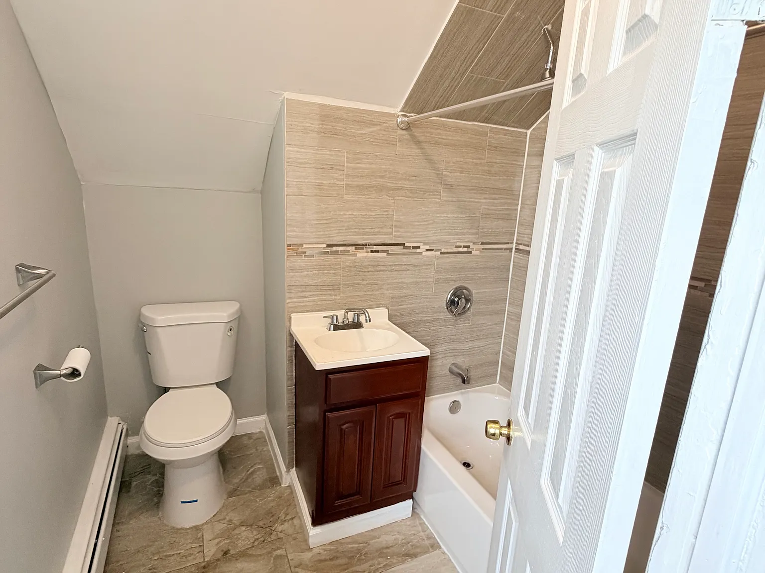 2 bed, $1,900 — Photo 4
