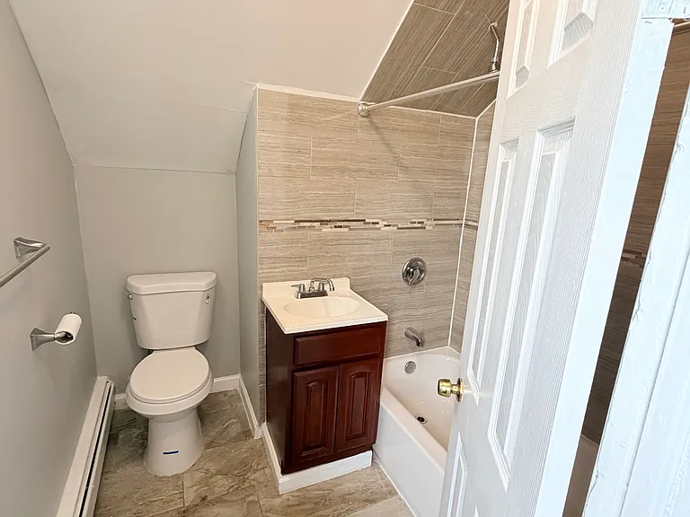 95 Alexander St #3 — Photo 4
