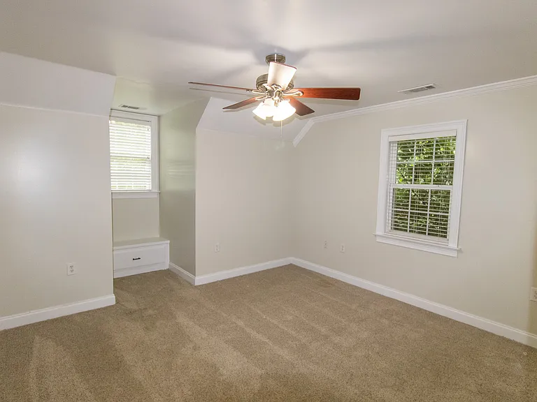 906 Monarch Cir — Photo 2