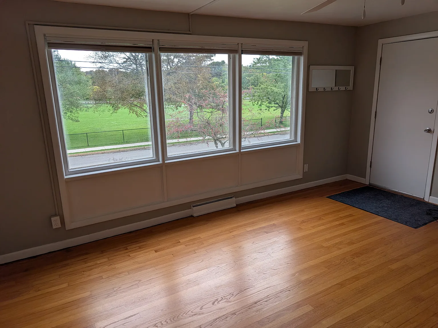 3 bed, 1200 sqft, $1,925 — Photo 3