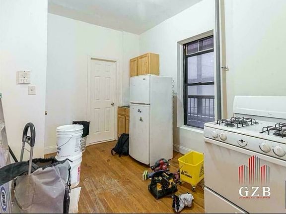 4th image of 313 E 115th St