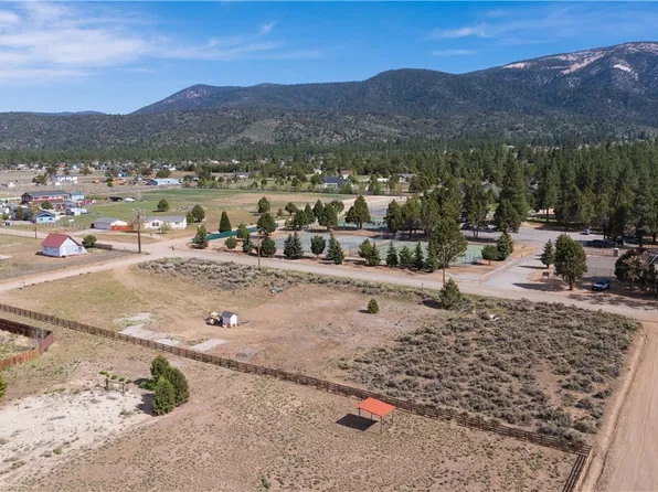591 Lakewood Dr, Big Bear City, CA 92314