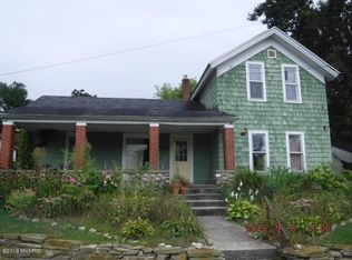 706 N Kalamazoo St, Paw Paw, MI 49079
