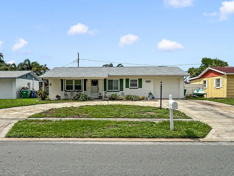 10904 Temple Ave — Photo 2