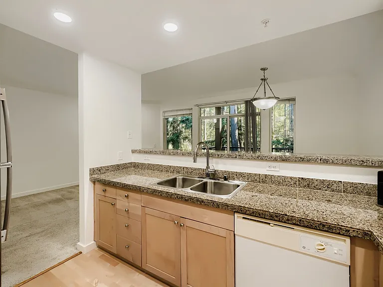 25025 SE Klahanie Blvd #B202 — Photo 11