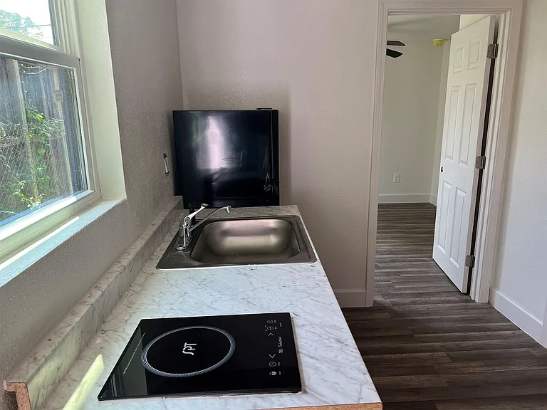 201 Eastwood St #2-unit 2 — Photo 16