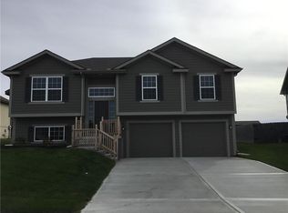 507 Hickory Ridge Dr, Grain Valley, MO 64029