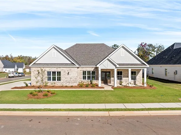 1534 Hidden Lakes Dr, Opelika, AL 36801