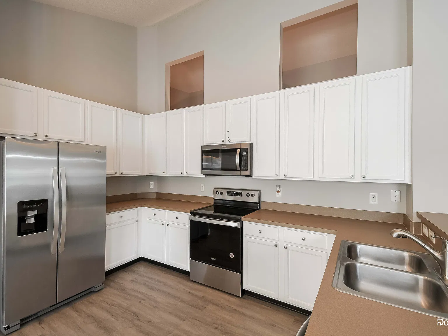 4 bed, 2.0 bath, 2118 sqft, $2,365 — Photo 3