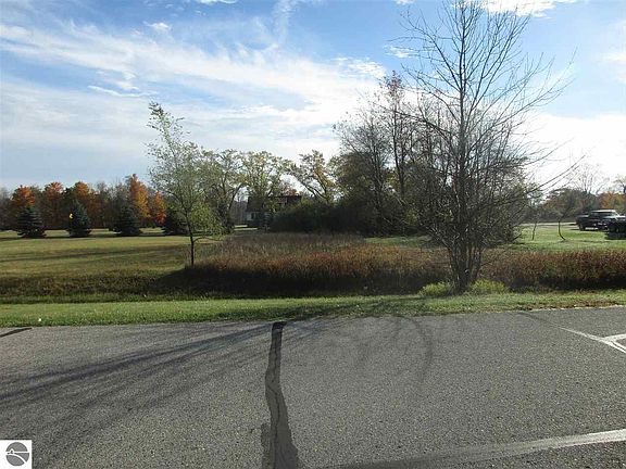 2nd image of 1018 Fairway Dr