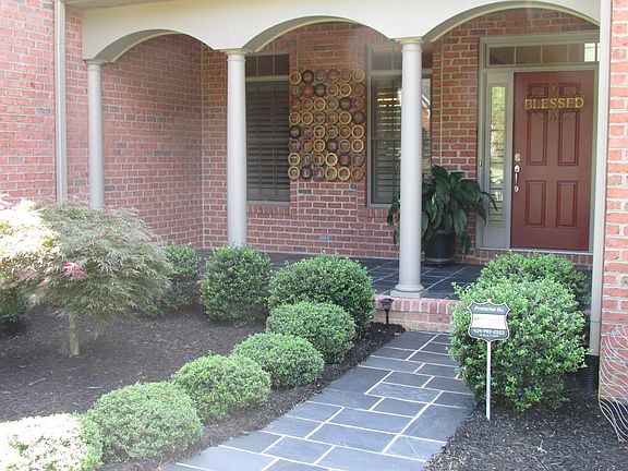 3rd image of 130 Hemlock Dr