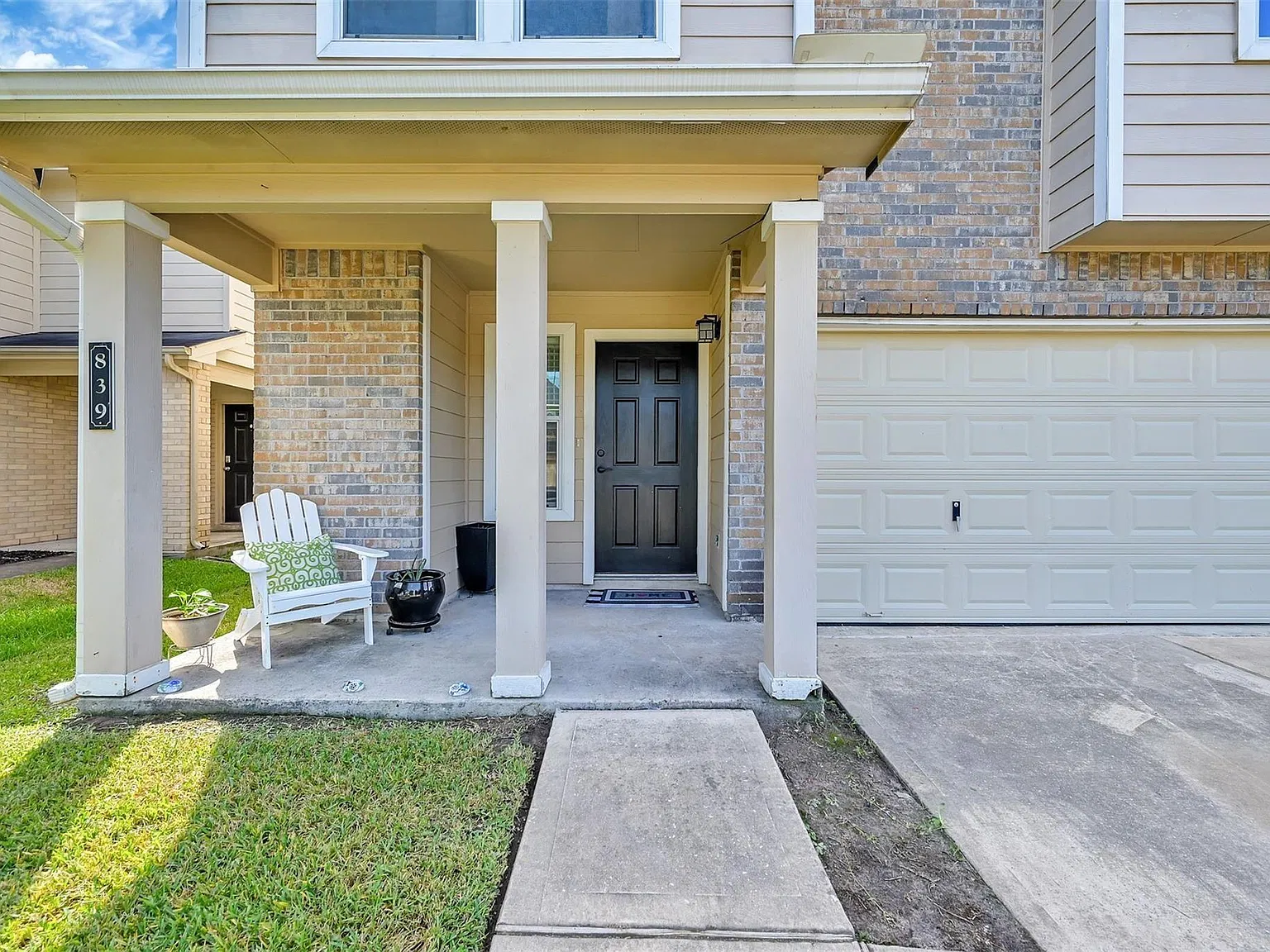 4 bed, 2.5 bath, 2170 sqft, $1,800 — Photo 2