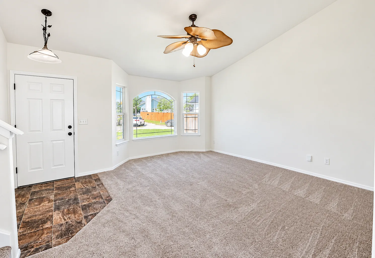 3 bed, 2.0 bath, 1187 sqft, $2,100 — Photo 2