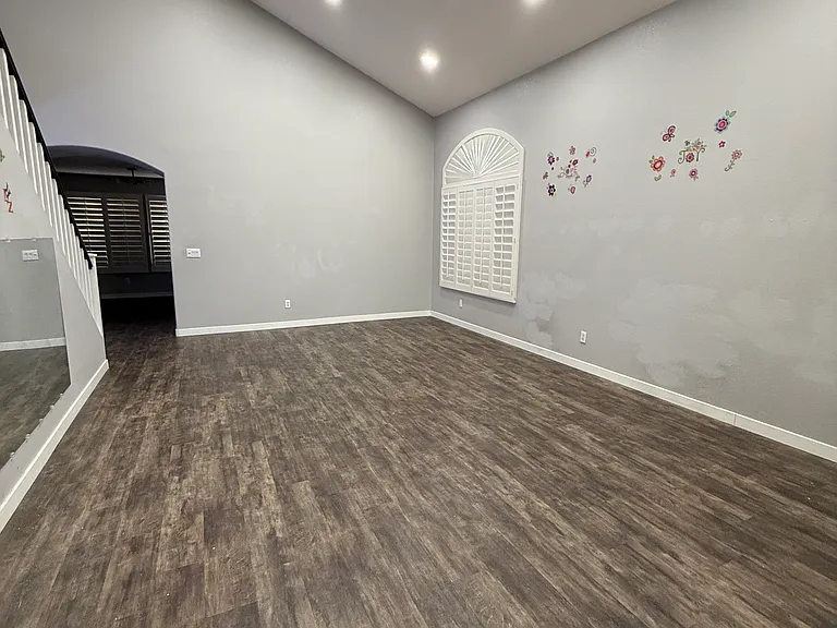 1285 W Kingbird Dr — Photo 2