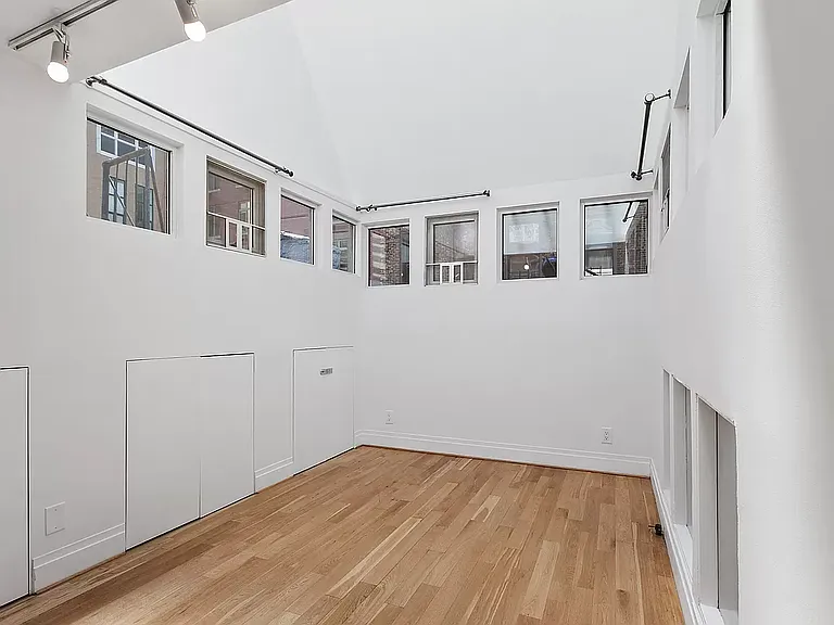 132 W 23rd St #2 — Photo 6