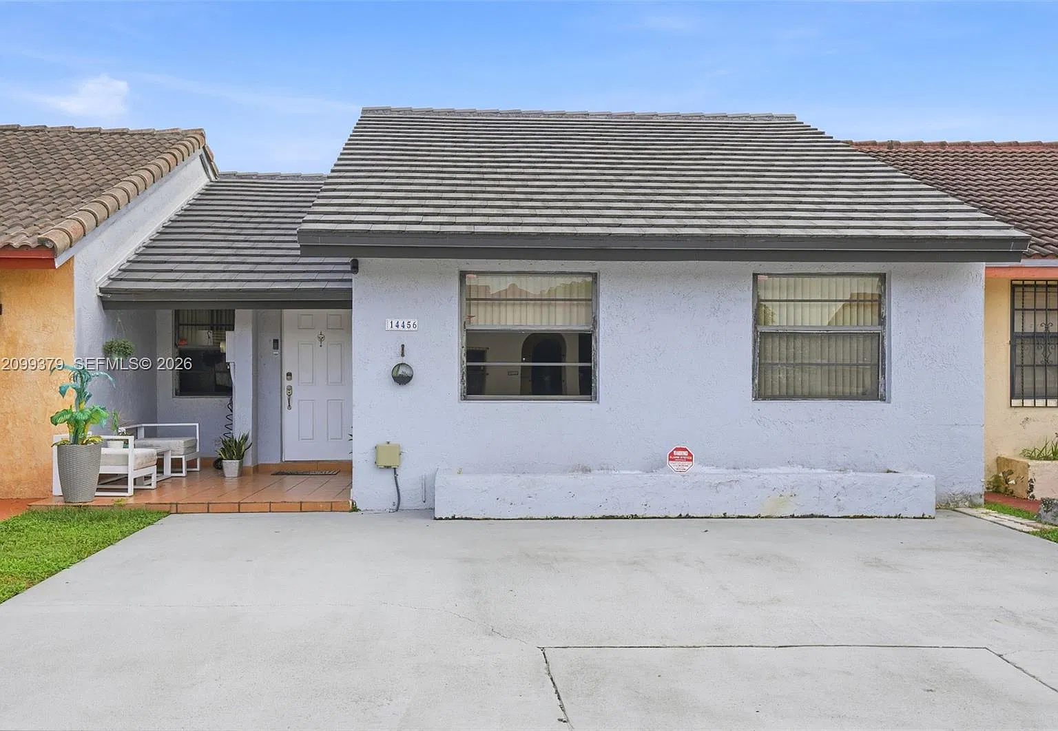 Bird Lakes Townhouse Sec — Photo 1