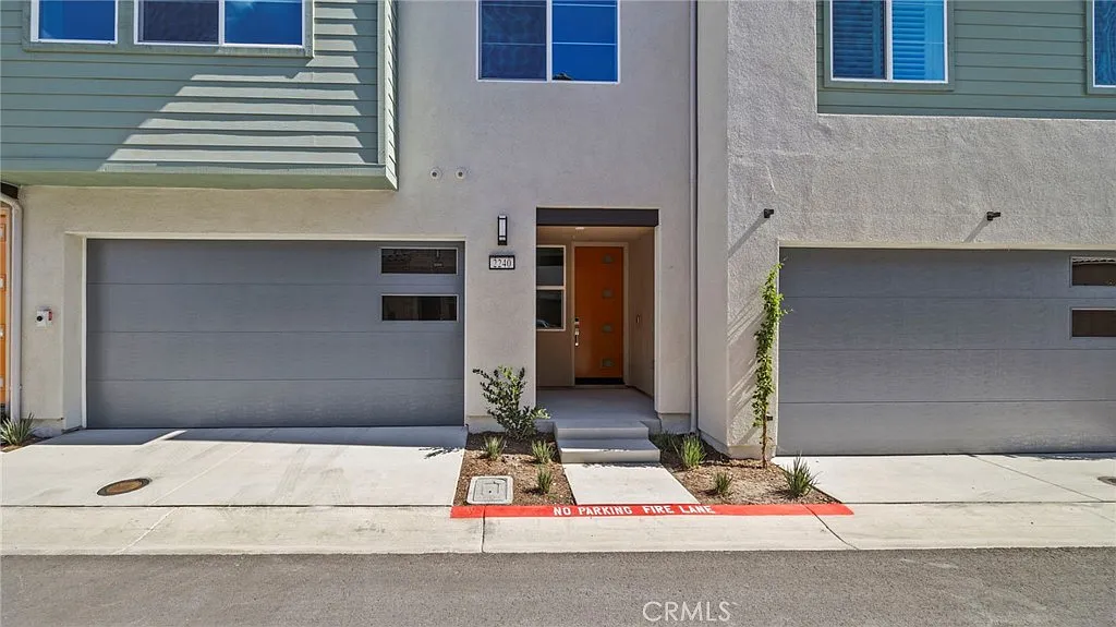 2 bed, 1371 sqft, $3,800 — Photo 2