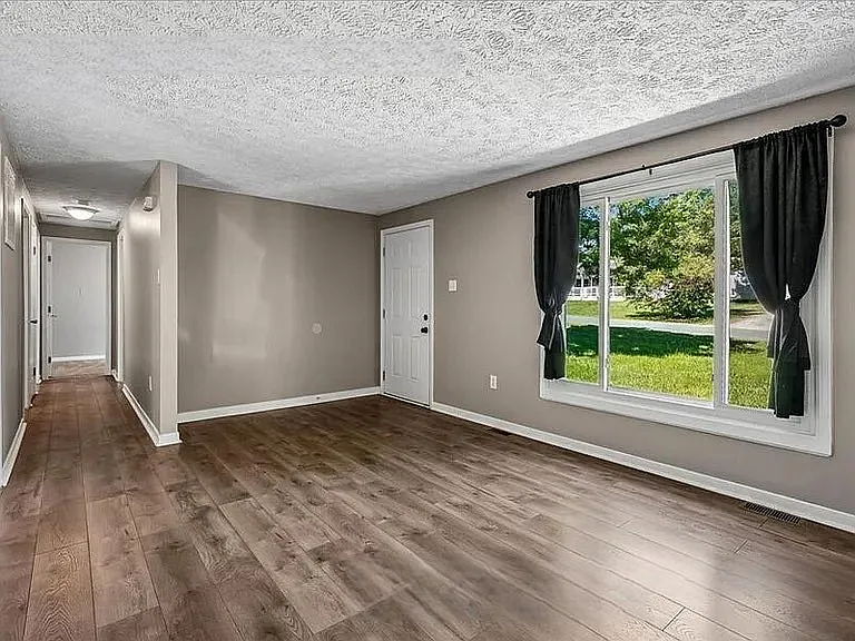 11104 Huntington Woods Cir #MAIN — Photo 5
