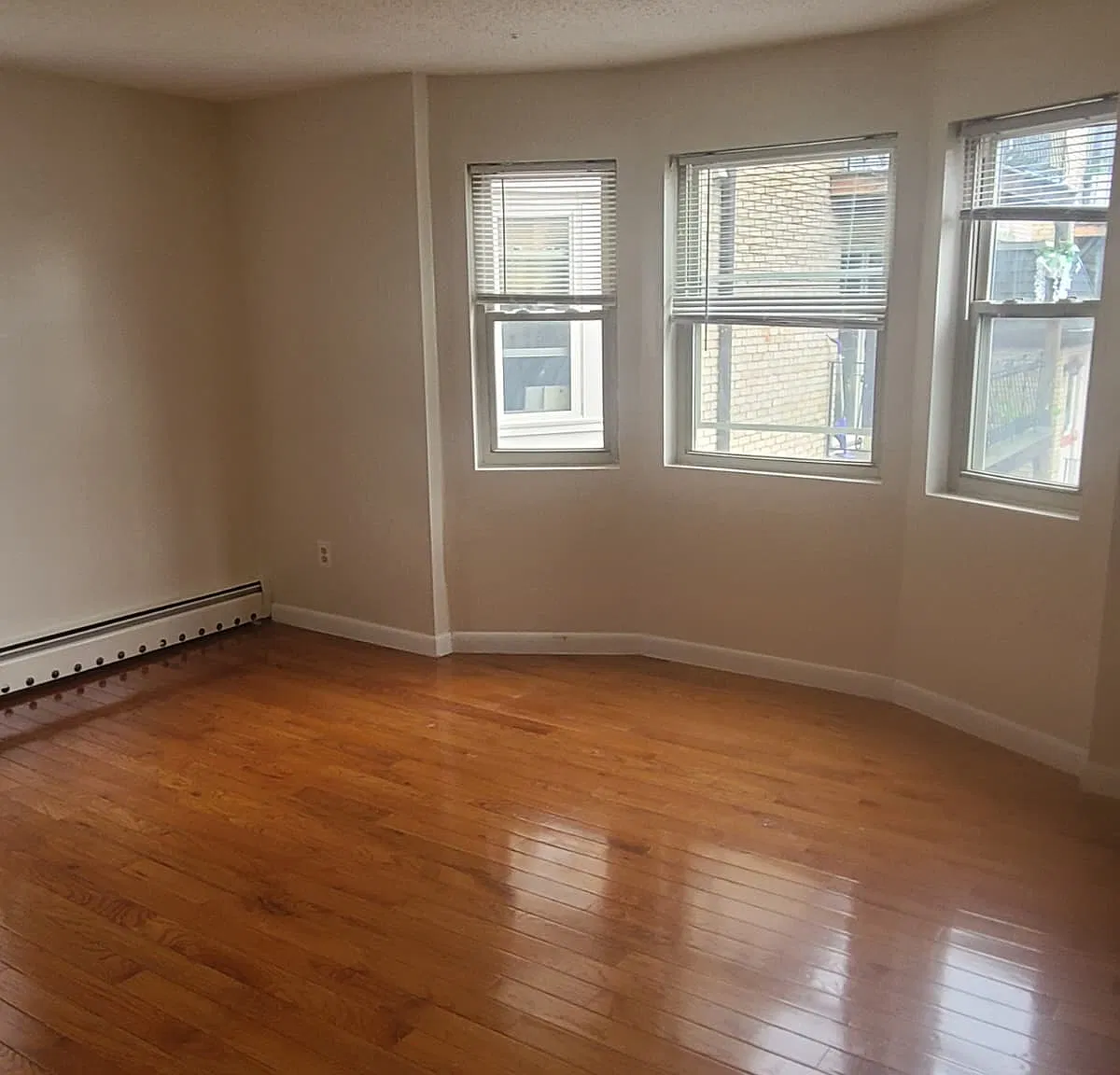 2 bed, 915 sqft, $2,075 — Photo 1