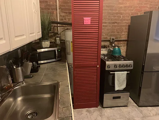 Rented by Flatiron Real Estate Advisors LLC | media 23